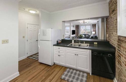 Maryville Apartment | Lofty Expectations - Gorgeous Studio Loft Downtown