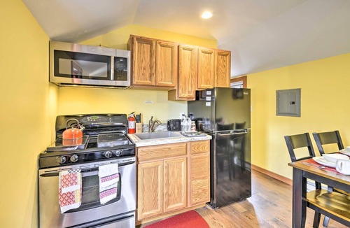 Pleasant Mount Cabin | Log Cabin and Suite · Stylish Poconos Retreat