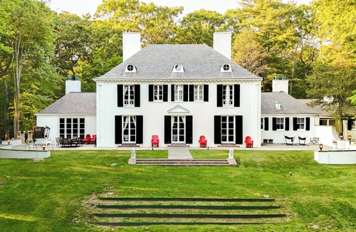 Cold Spring Harbor House | Long Island’s most unique stay! Beautiful home on The Gold Coast.