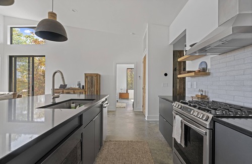 Lenoir House | Lost Ridge | Modern Luxury Home, Stunning Mountain Views, Perfect for couples!