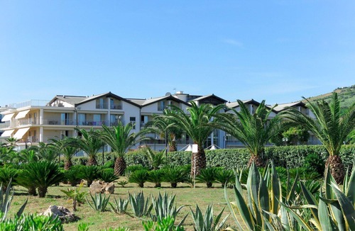 Roseto degli Abruzzi Apartment | Lovely apartment for 4 people with A/C, pool, internet, TV, terrace and pets allowed