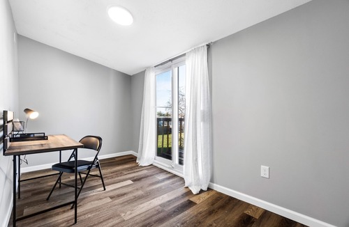 Middletown House | Lovely Family sized 3 bedroom Colonial home, close to restaurant.
