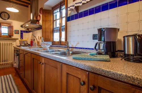Buggiano House | Lovely home in Buggiano with kitchen
