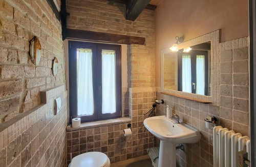 Sarnano House | Lovely home in Sarnano with swimming pool