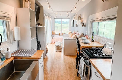 Singers Glen House | Luna the Modern and Cozy Container Home