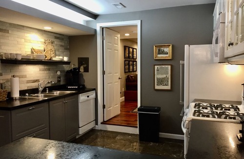Lafayette Square Condo | Luxe Accommodations In Historic Lafayette Square