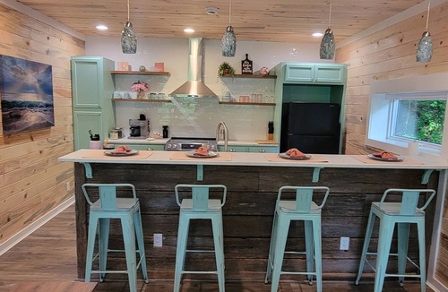 Battletown Cabin | Luxurious cabin on Little Blue River and the Ohio River.