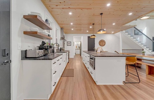 Logan Cabin | Luxurious cabin, sleeps 15 | The Woodford