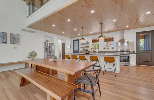 Logan Cabin | Luxurious cabin, sleeps 15 | The Woodford