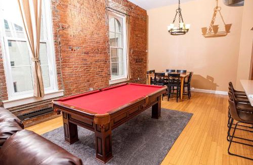 Wholesale District House | Luxurious Downtown Condo by Georgia St
