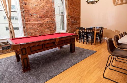 Wholesale District House | Luxurious Downtown Condo by Georgia St