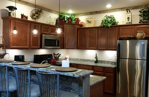 Monteagle Cabin | Luxurious Log Cabin With Breathtaking Bluff View and Hot Tub!