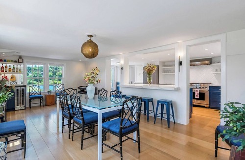 New Preston House | Luxurious, Spacious, Newly Renovated Vacation Home Walking Distance to Lake.
