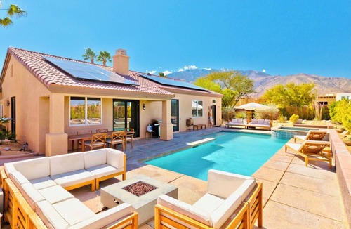 Palm Springs Villa | Luxury 4 bed 3 bath with saltwater pool/spa