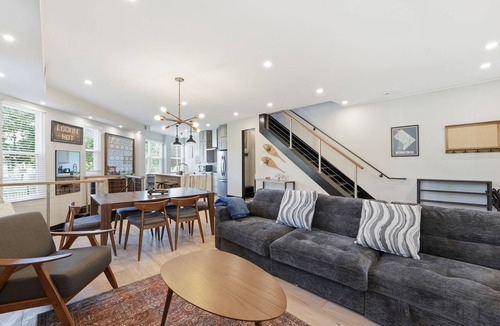 Stronghold House | Luxury 5BR Rowhouse · Sleeps 14 · Rooftop in DC