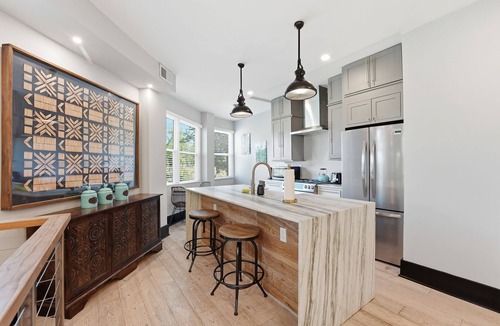 Stronghold House | Luxury 5BR Rowhouse · Sleeps 14 · Rooftop in DC