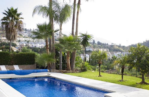 Benahavis Villa | Luxury accommodation in Villa with stunning views and with large pool.