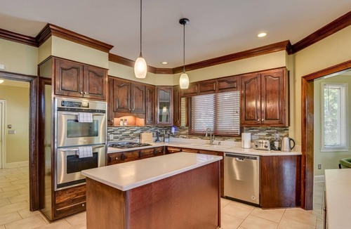 Evans House | Luxury Lakeside Escape with Private Pool, Kayaks and Billiards – Masters Retreat