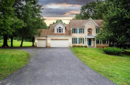 Upper Marlboro House | Luxury modern mansion Cabin Near Washington DC