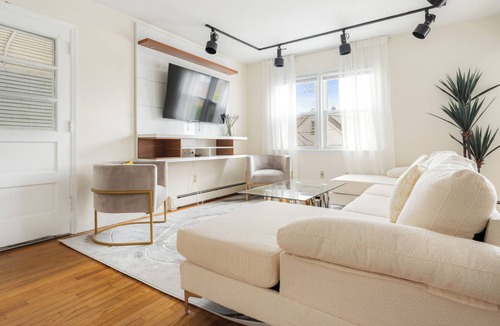 White Plains Villa | Luxury NYC Home with Free Parking for 12