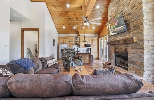 Westview Cabin | Luxury Rustic Cabin! Over 160 Acres w/trails