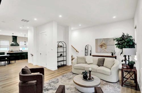 Lockerbie Square House | Luxury Townhouse with Fireplace Rooftop Deck Close to Downtown-Family Friendly