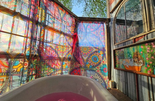 Amherst House | MAGICAL barn with outdoor shower/tubnBock's Jukejoint barn