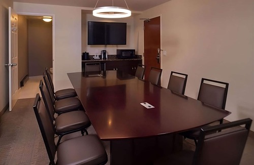 O'Hare Hotel | Make Your Trip More Enjoyable! Pet-friendly Property, w/Airport Shuttle Service