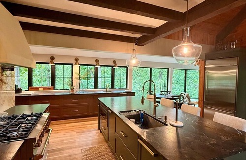 Elkton House | Massanutten, Parkway, JMU and Vineyards Galore- sleeps 12