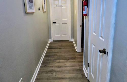Ellendale House | Memphis Retreat w/Sunroom, Pool Table, Retro Gaming, Gym & Relaxing Vibe