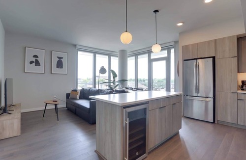 Clarendon Apartment | Metro-Connected Clarendon Stay
