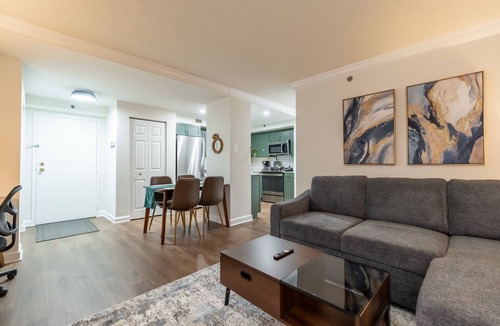 Aurora Highlands Condo | Mid Century Modern Deluxe 2BR Cozy King bed l GYM l Tranquil 5 min to DC/Mall/✈️