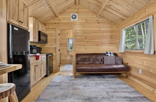 Middlebury Center Cabin | Middlebury Center Cabin w Pond, Deck & Grill!
