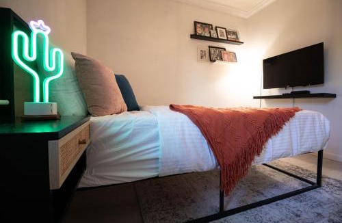 San Jose House | Midnight Modern