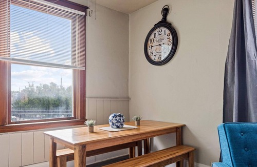 Clifton Heights Apartment | Midtown Apt Near Downtown&U of C - Hangout Unit 2