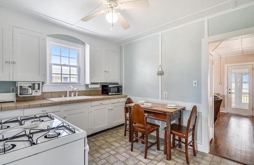 Long Neck House | MINI-WEEKS AVAILABLE ALL YEAR! CLASSIC BEACH HOUSE RIGHT ON THE BAY - Just what you've been looking for!