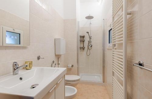 Fogliano Marina Apartment | Minimal Suite self check-in e Wi-Fi eccellente - P r a t u r e c c i Group