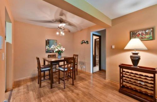 O'Hare Apartment | Mins from O'Hare Safe Location Private Parking