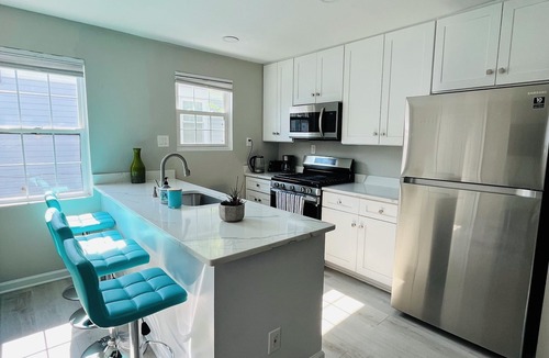 Potomac West House | Mins to Washington DC DCA Capitol National Mall Smithsonian Free Parking Metro