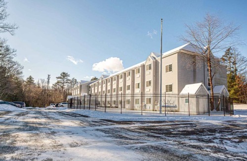 Sturbridge Apartment | Modern 1-bedroom apartment in fabulous Sturbridge with AC & Breakfast