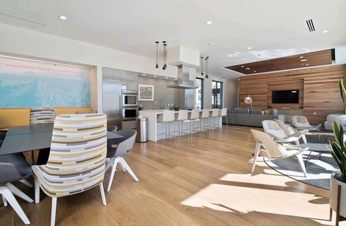 Shoreline West Apartment | Modern 1BR | Kitchen + Laundry | Near Castro St