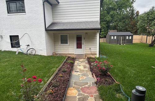 Bluemont House | Modern 2BR Retreat w/Parking near DC