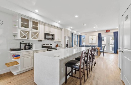 Washington Apartment | Modern 4BR House – Mins to Stadiums & Wharf