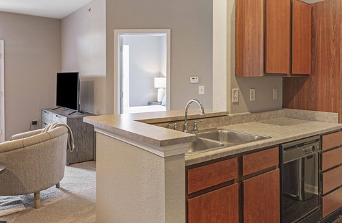 Carmel Apartment | Modern Apartment in Prime Location (ID9979X33)
