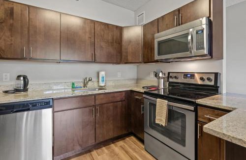 White Plains Apartment | Modern Apt with Kitchen and Gym