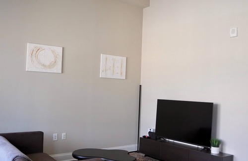 Downtown Baltimore Apartment | Modern & Cozy High Rise - Downtown & Harbor Access