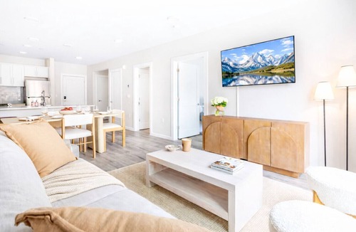 Downtown Apartment | Modern Downtown Yale, Wooster Square apartment