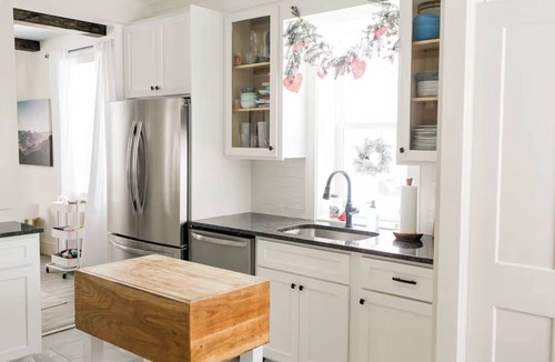 Batesville House | Modern Farmhouse with Pool and Creative Studio. Close to Breweries & Wineries!