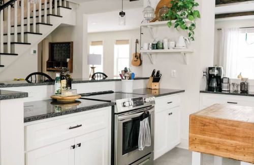 Batesville House | Modern Farmhouse with Pool and Creative Studio. Close to Breweries & Wineries!
