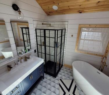 Bergton House | Modern Mountaintop Log Home with Amazing Views!